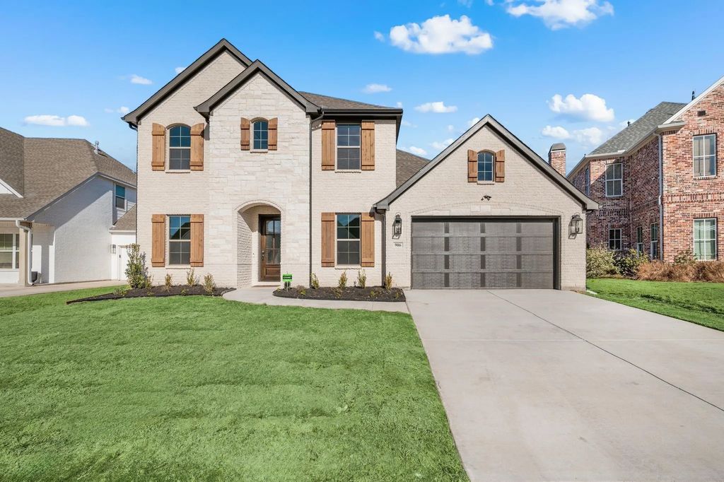 906 Highlands Avenue, Aledo