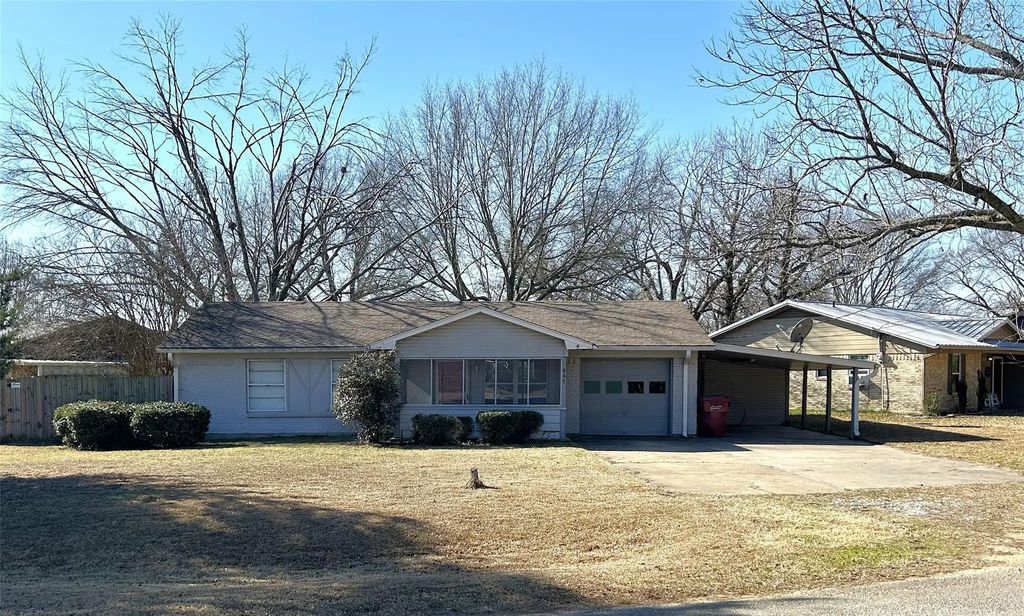 645 N Center Street, Blossom
