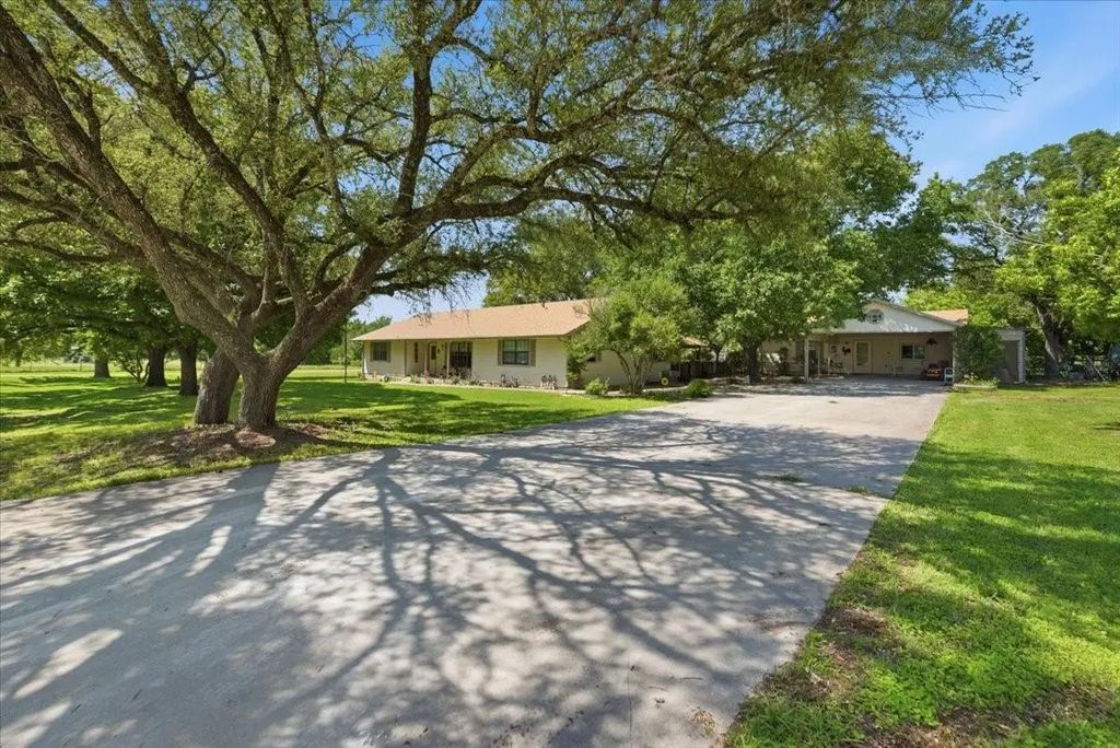 107 Quail Lake Drive W, Whitney