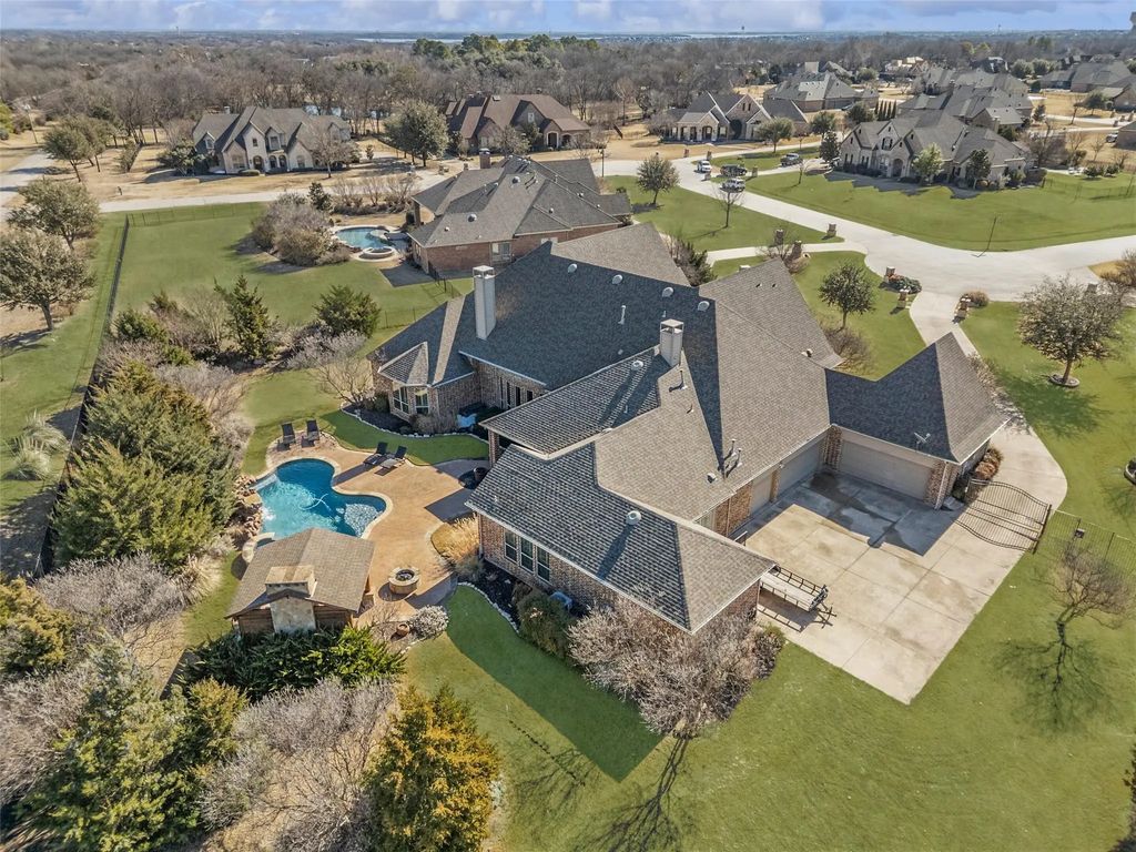 616 Connell Lane, Lucas