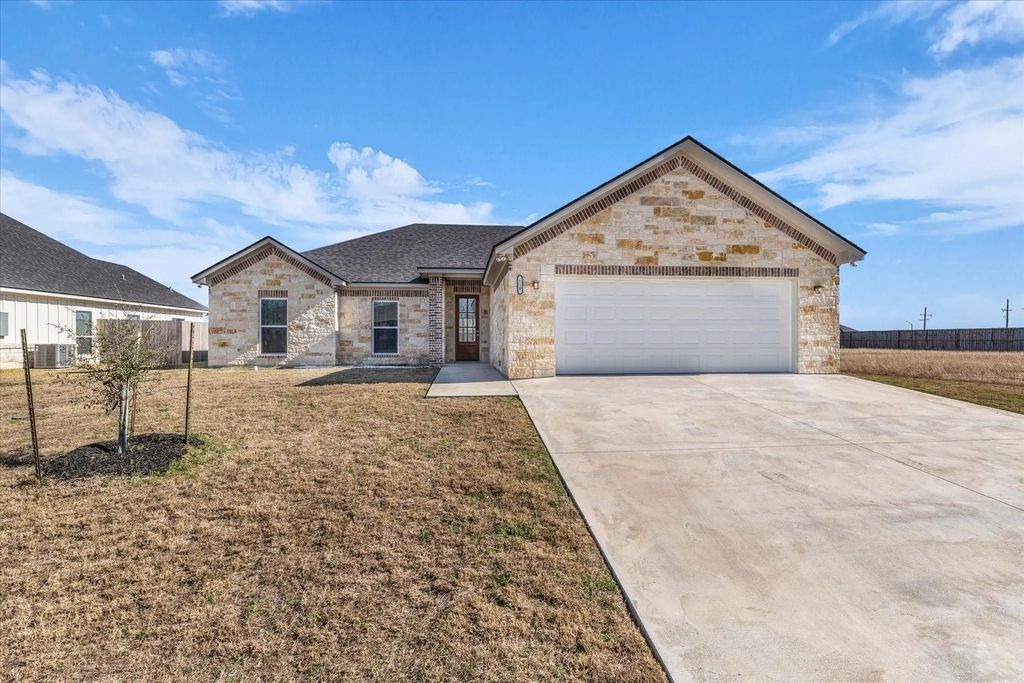 110 Indian Trails Road, Riesel