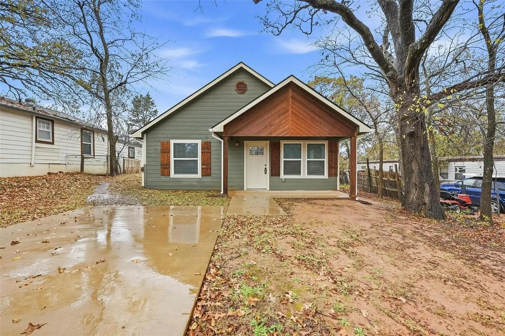 607 E Day Street, Denison