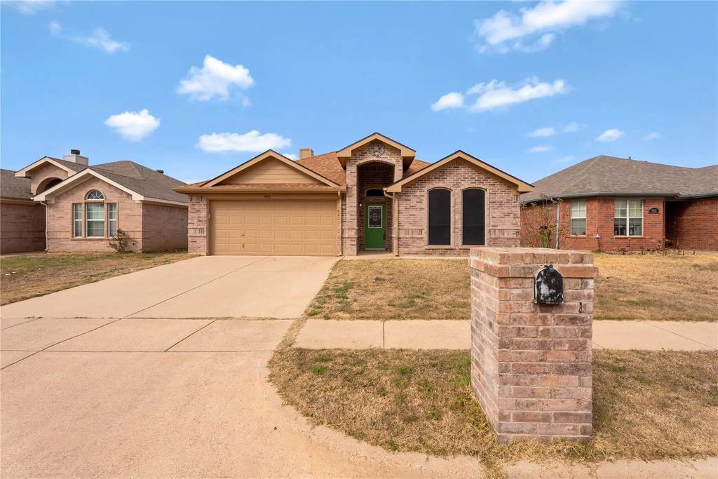 4816 Sapphire Lane, Granbury
