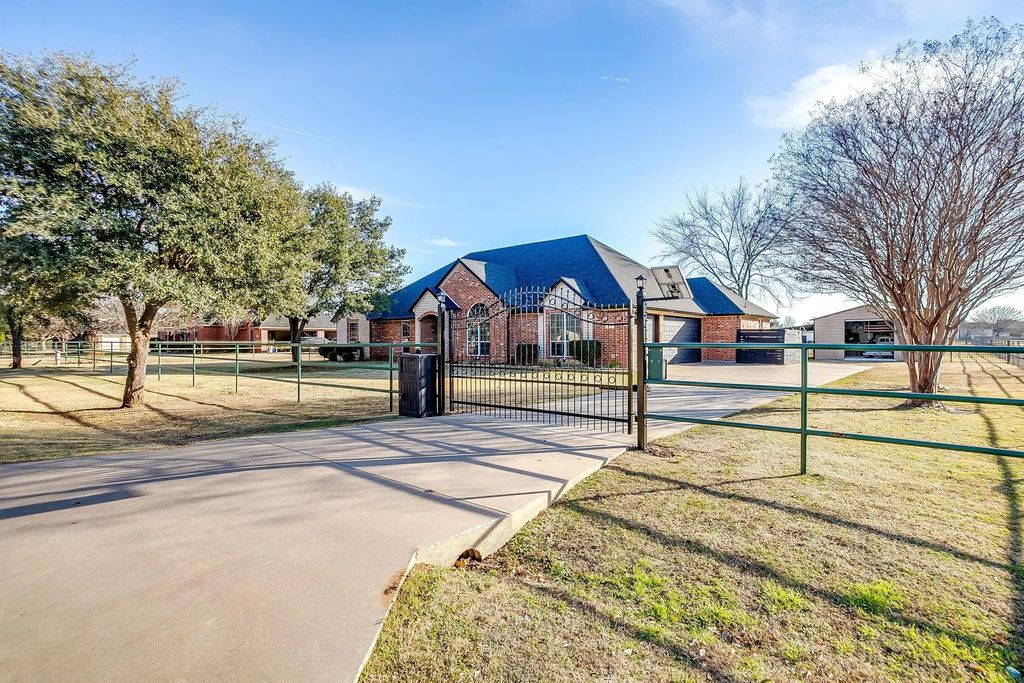 1008 Dapple Gray Road, Crowley