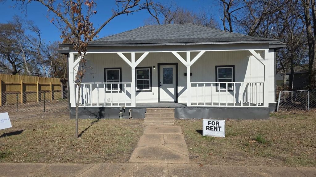 216 W 9th Street, Bonham