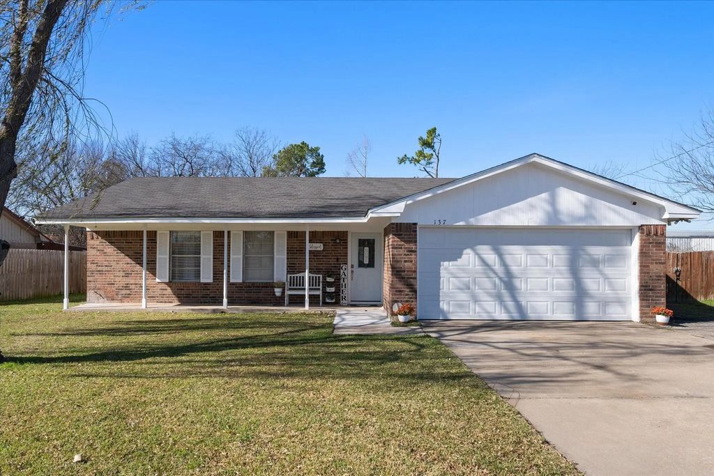 137 N Jessup Street, Alvarado