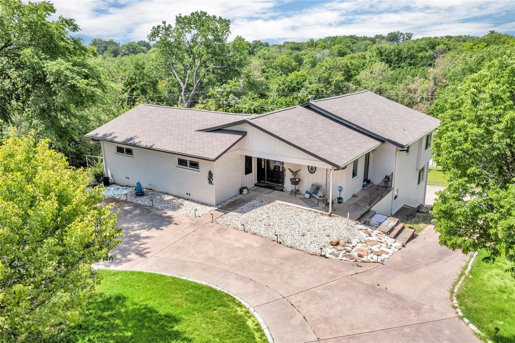 110 Vanshire Road W, Lakeside