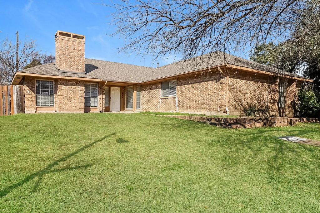 857 Via Altos, Mesquite