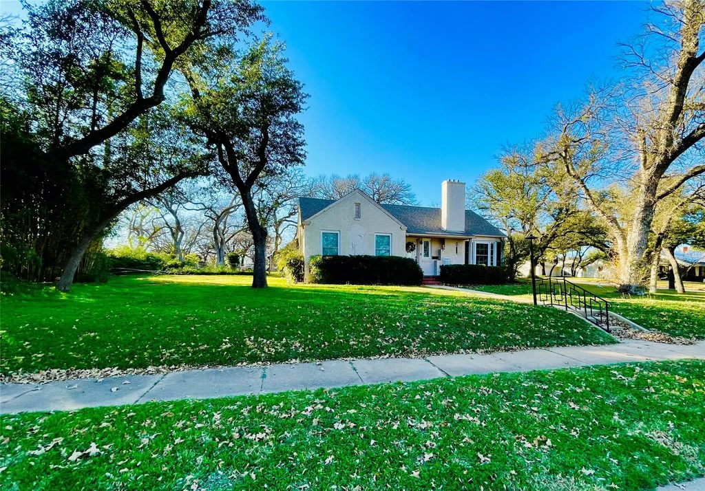401 S Hillcrest Avenue, Eastland