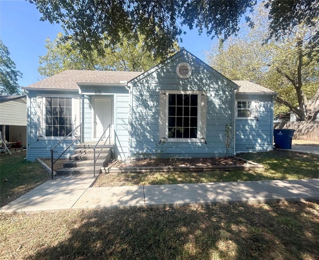 608 W Lake Street W, Ennis