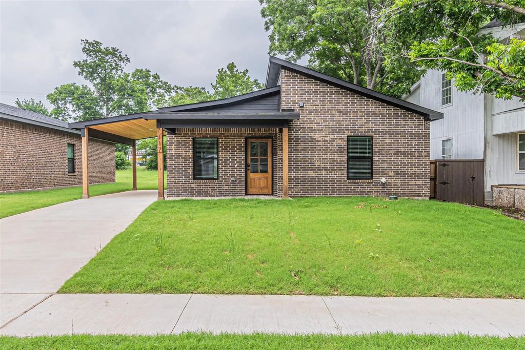 117 W Sears Street, Denison