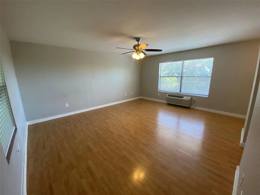701 W Sycamore Street 103, Denton
