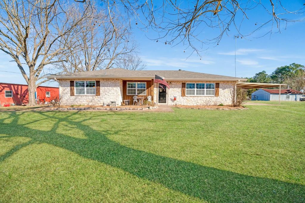 8413 Farm Road 195, Bagwell