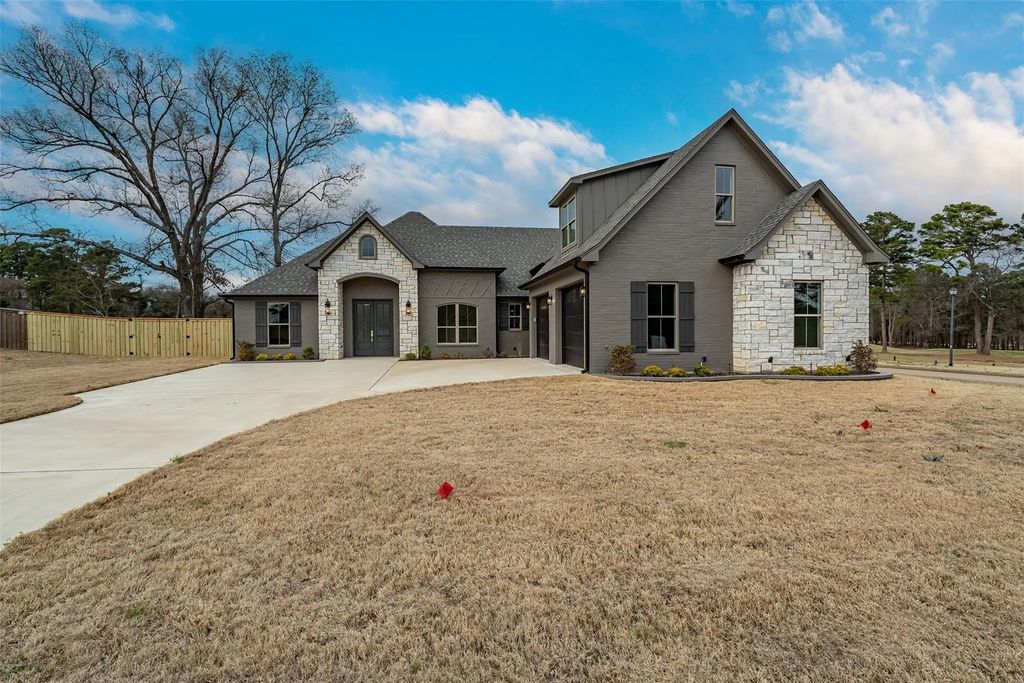 114 White-n-gail, Bullard