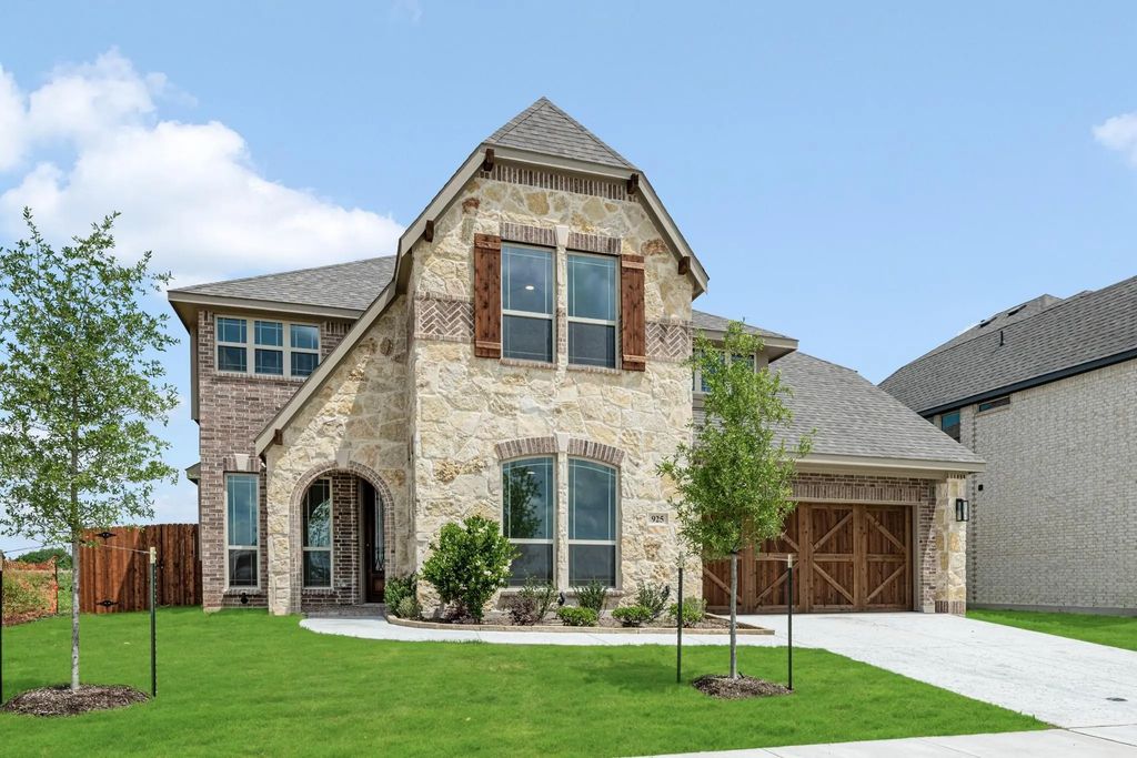 925 Cannes Drive, Red Oak