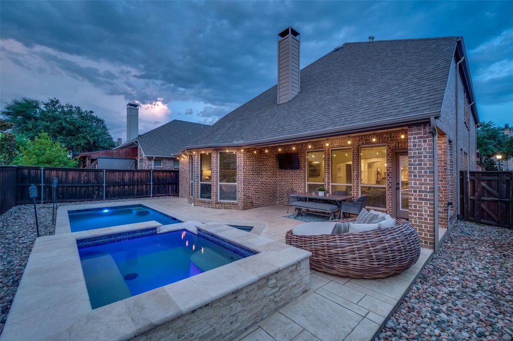 8244 Paisley, The Colony