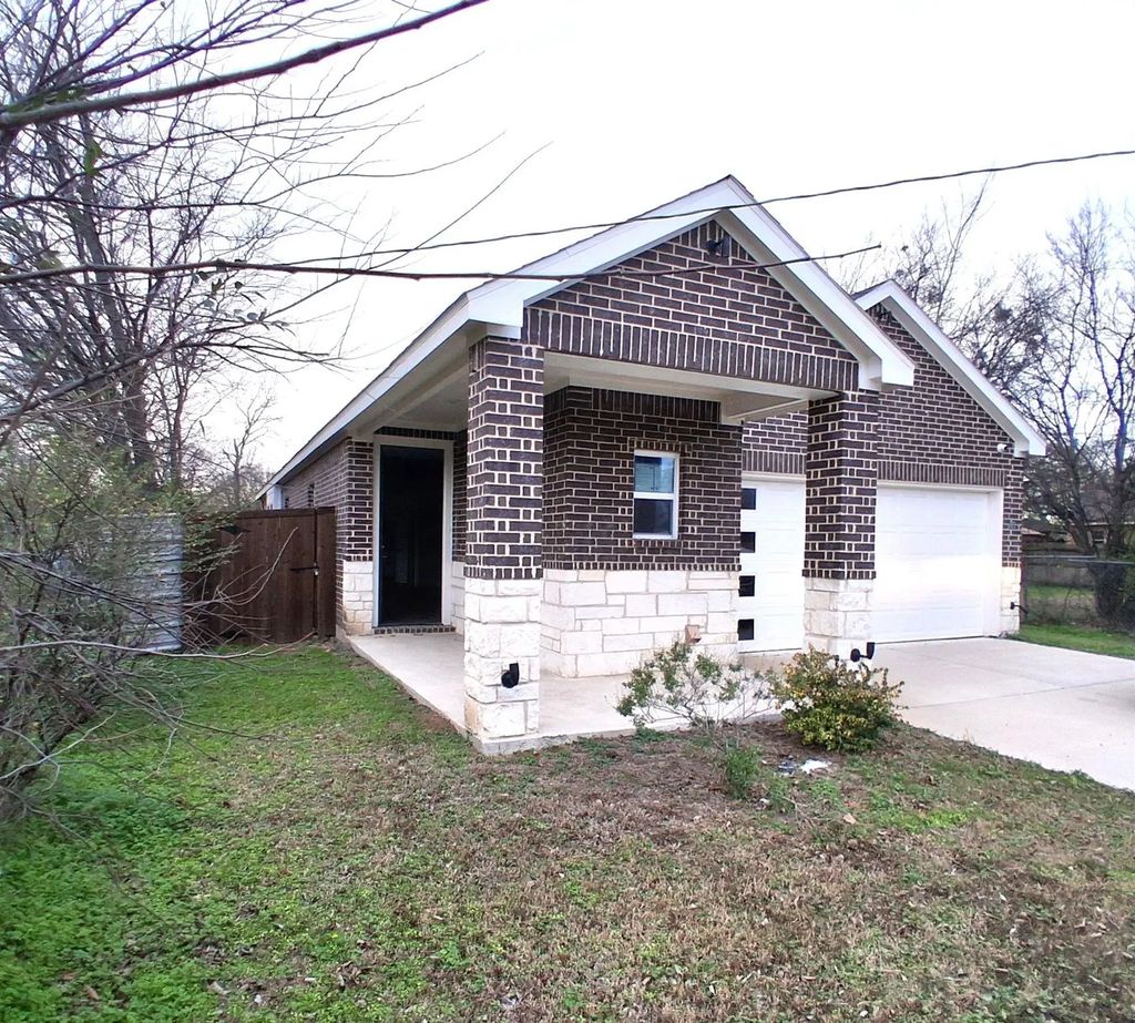 1212 S Rockwall Avenue, Terrell