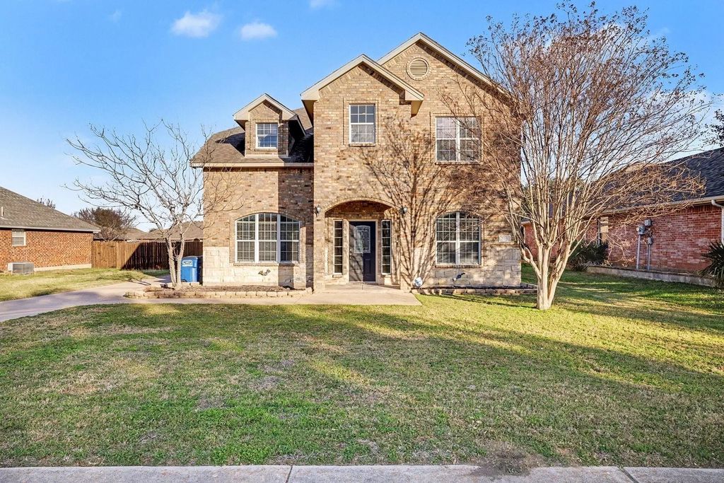 208 Cobblestone Circle, Red Oak