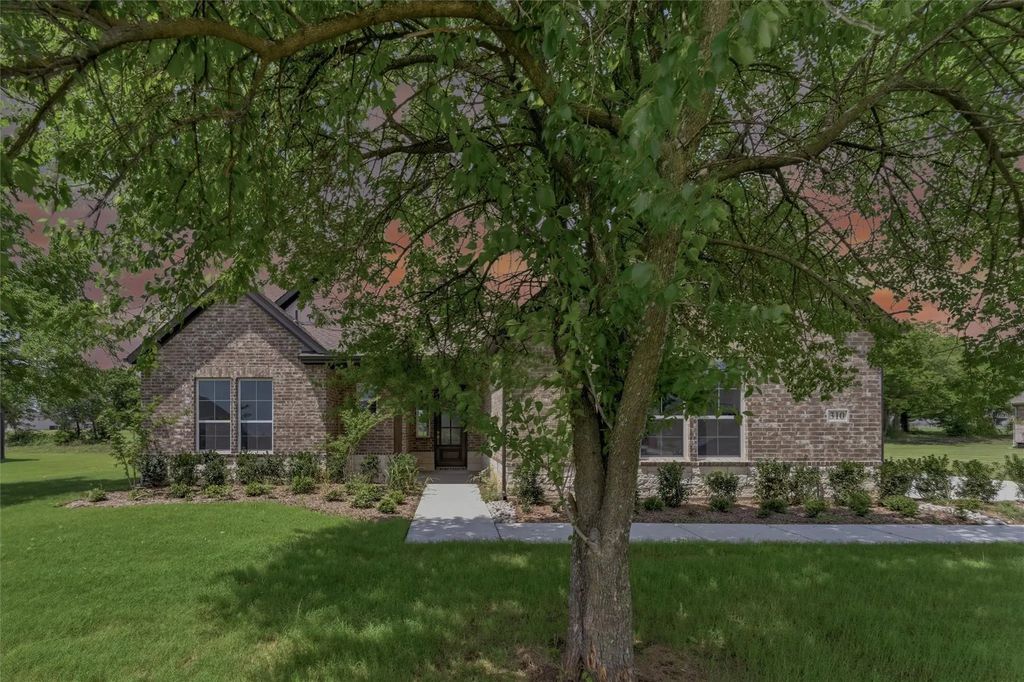 310 Cobb Road, Leonard