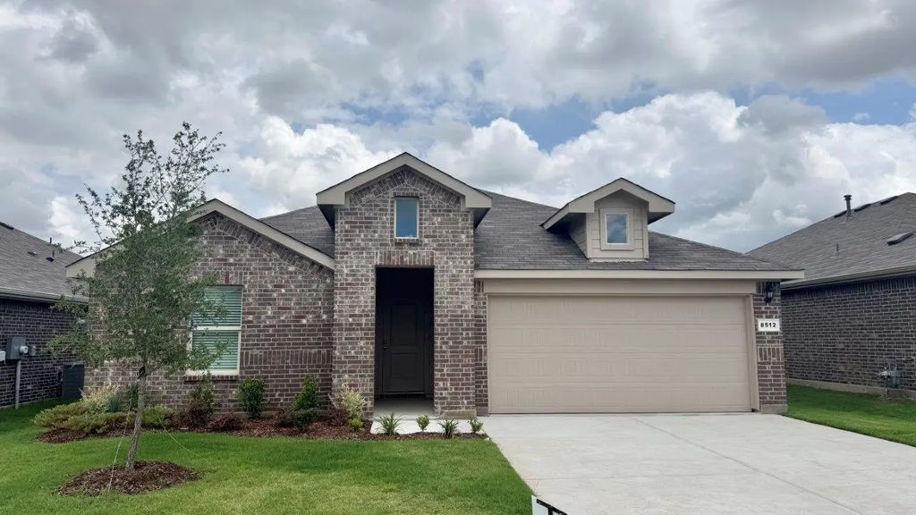 8512 Dunnstown Drive, Fort Worth