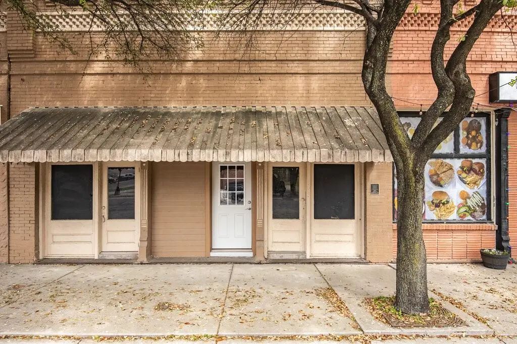 112 W Jefferson Street, Palmer