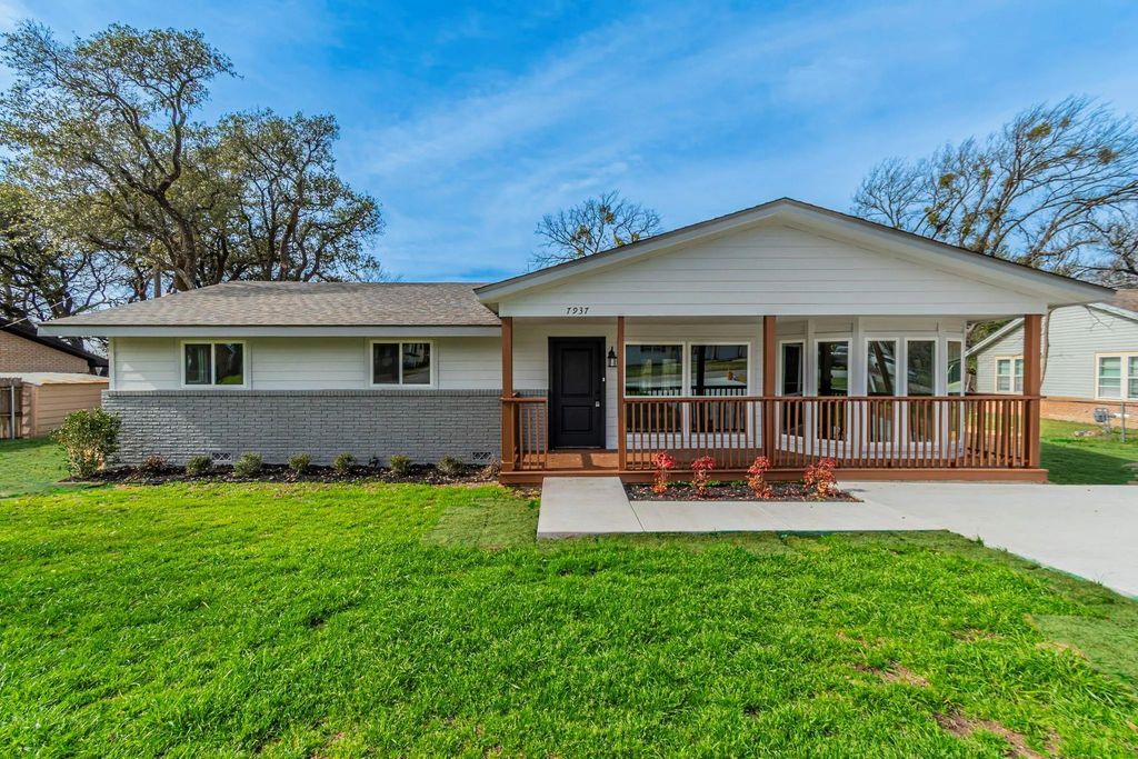 7937 Ella Young Drive, Lakeside