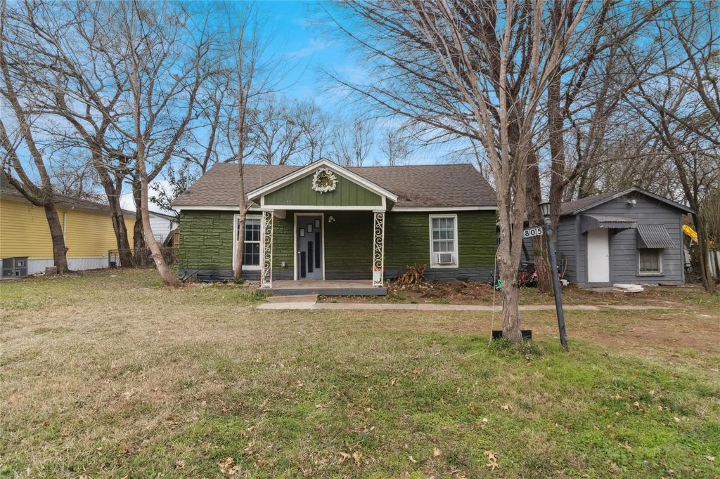 805 E 11th Street, Kemp