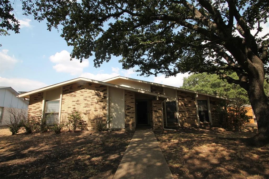 1301 Overdowns Drive, Plano