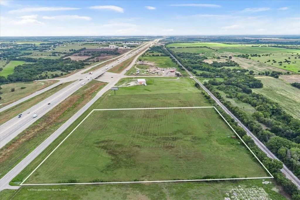 15179 N I-35, Troy