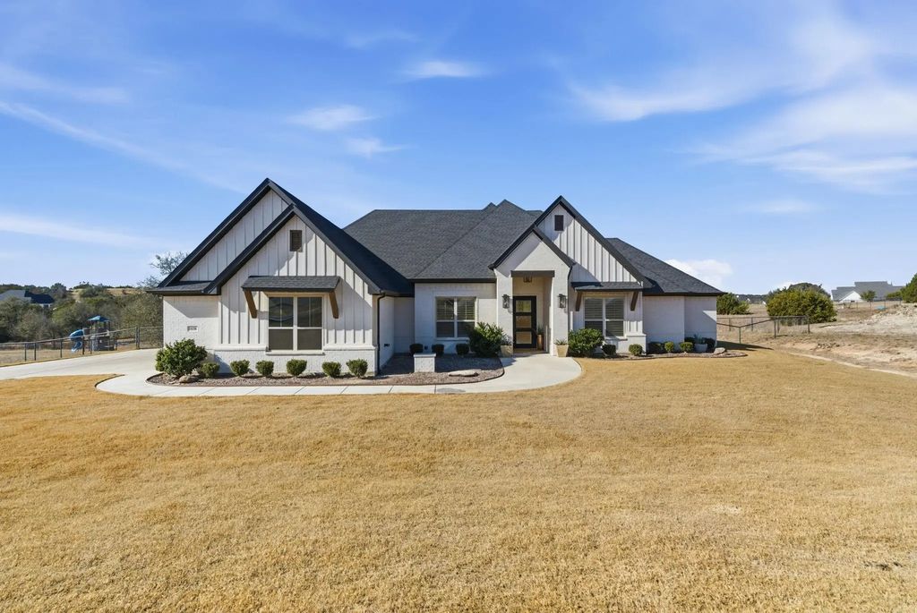 1038 Kingsley Court, Weatherford