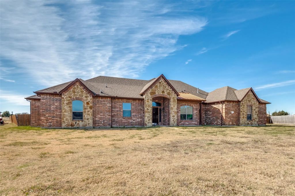 124 Windsor Circle, Waxahachie
