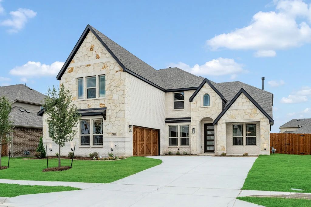 908 Denham Drive, Red Oak