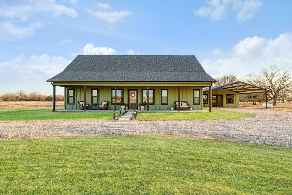 860 County Road 2420, Honey Grove