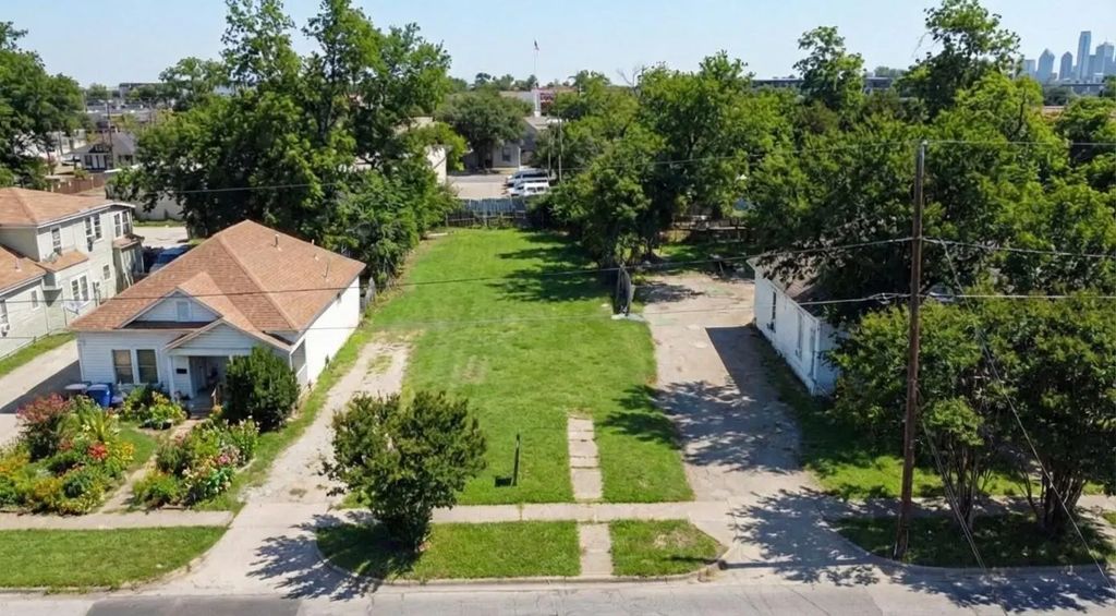 621 W 12th Street, Dallas