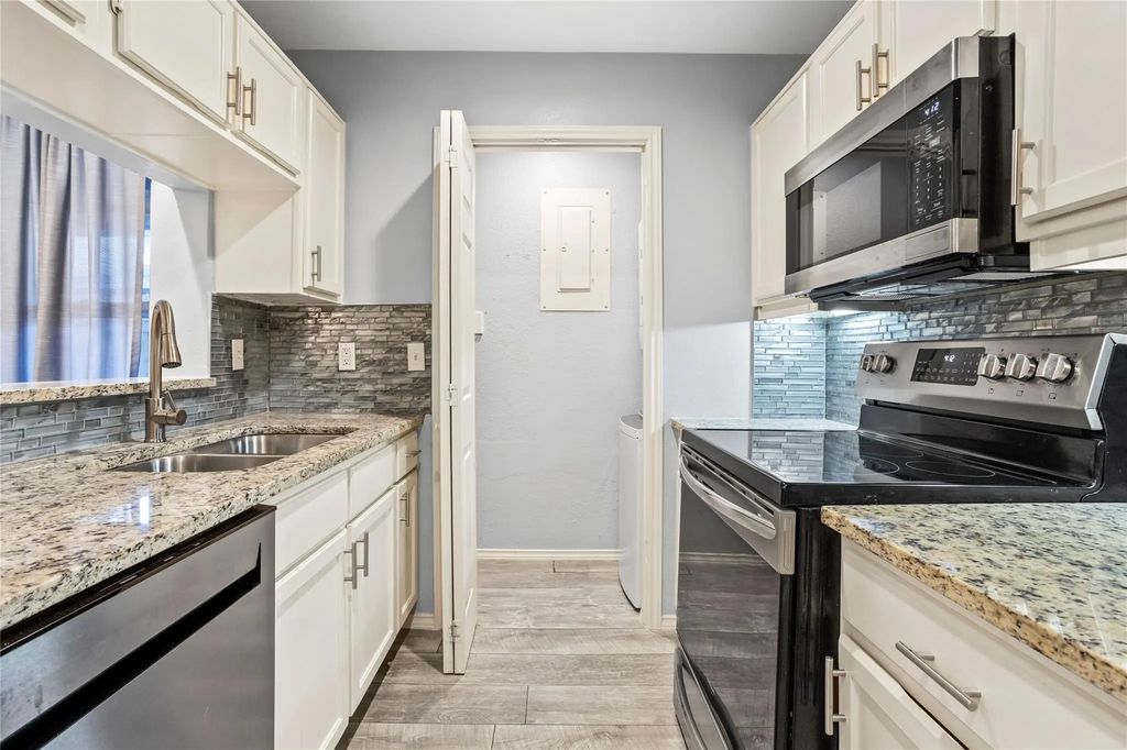 1735 Crest Grove Drive, Arlington
