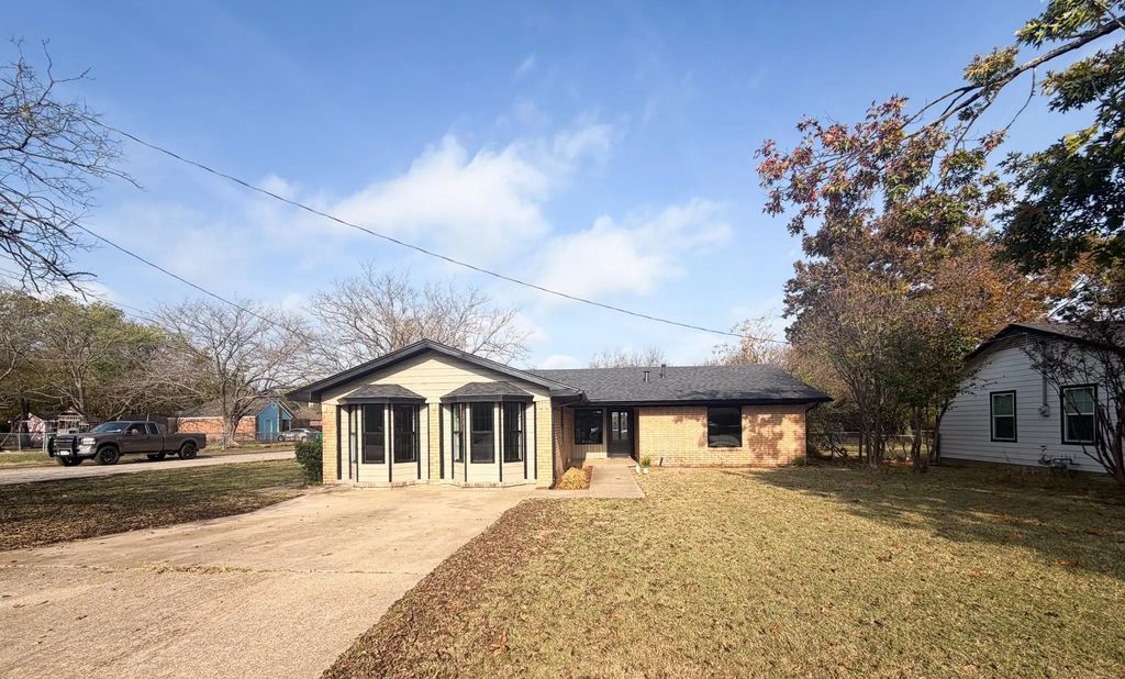 509 Lake Park Avenue, Waxahachie