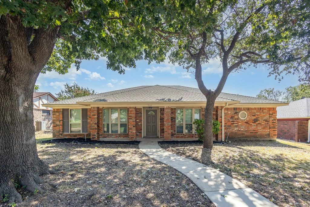 1024 Ledgemont Drive, Plano