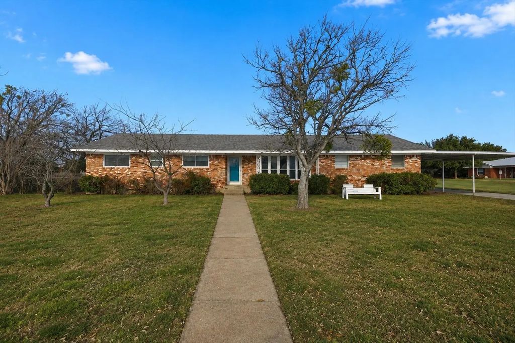107 N 7th Street, Krum