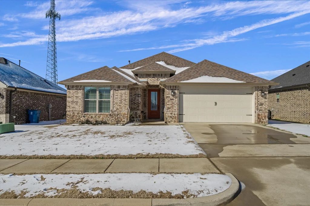 220 Patience Avenue, Lindale