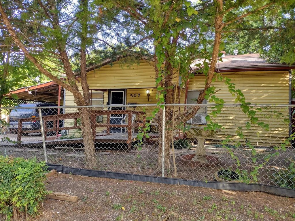 205-207 Thompson Street, Waxahachie