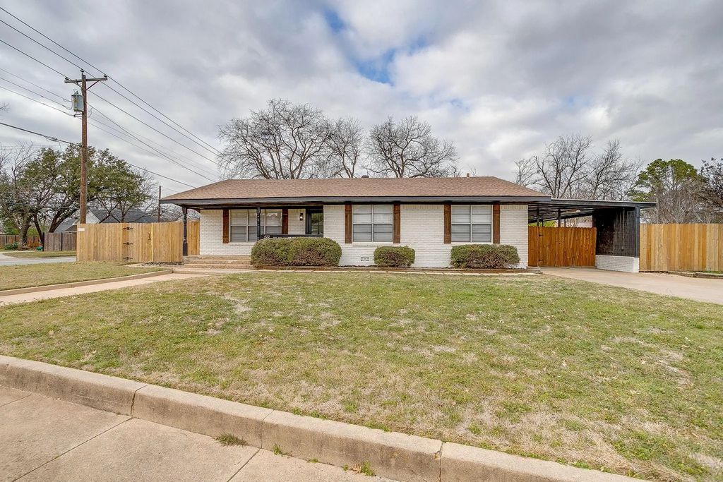 422 W Wilson Street, Cleburne