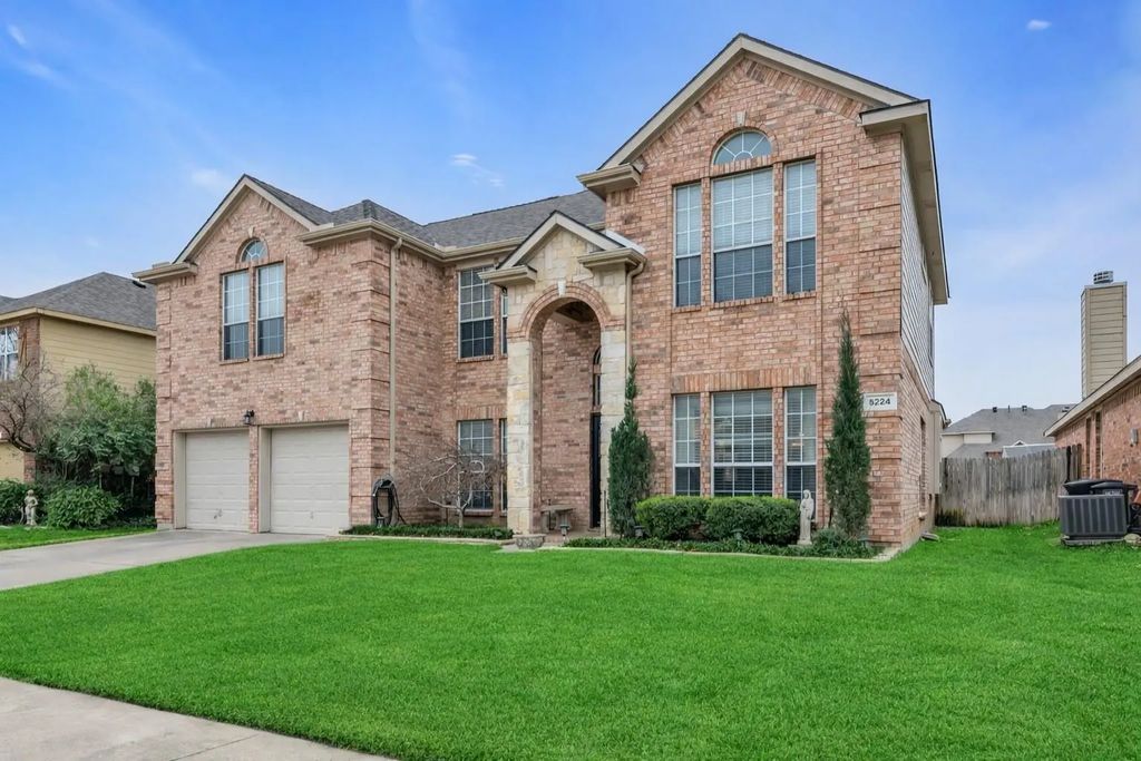 5224 Rush Creek Court, Fort Worth