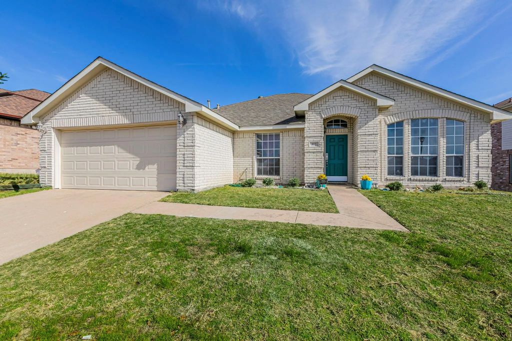 812 Passive Drive, Cedar Hill