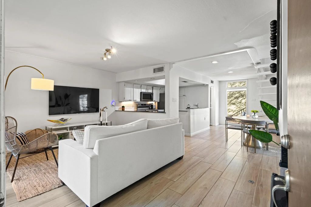 3321 Cole Avenue 120, Dallas