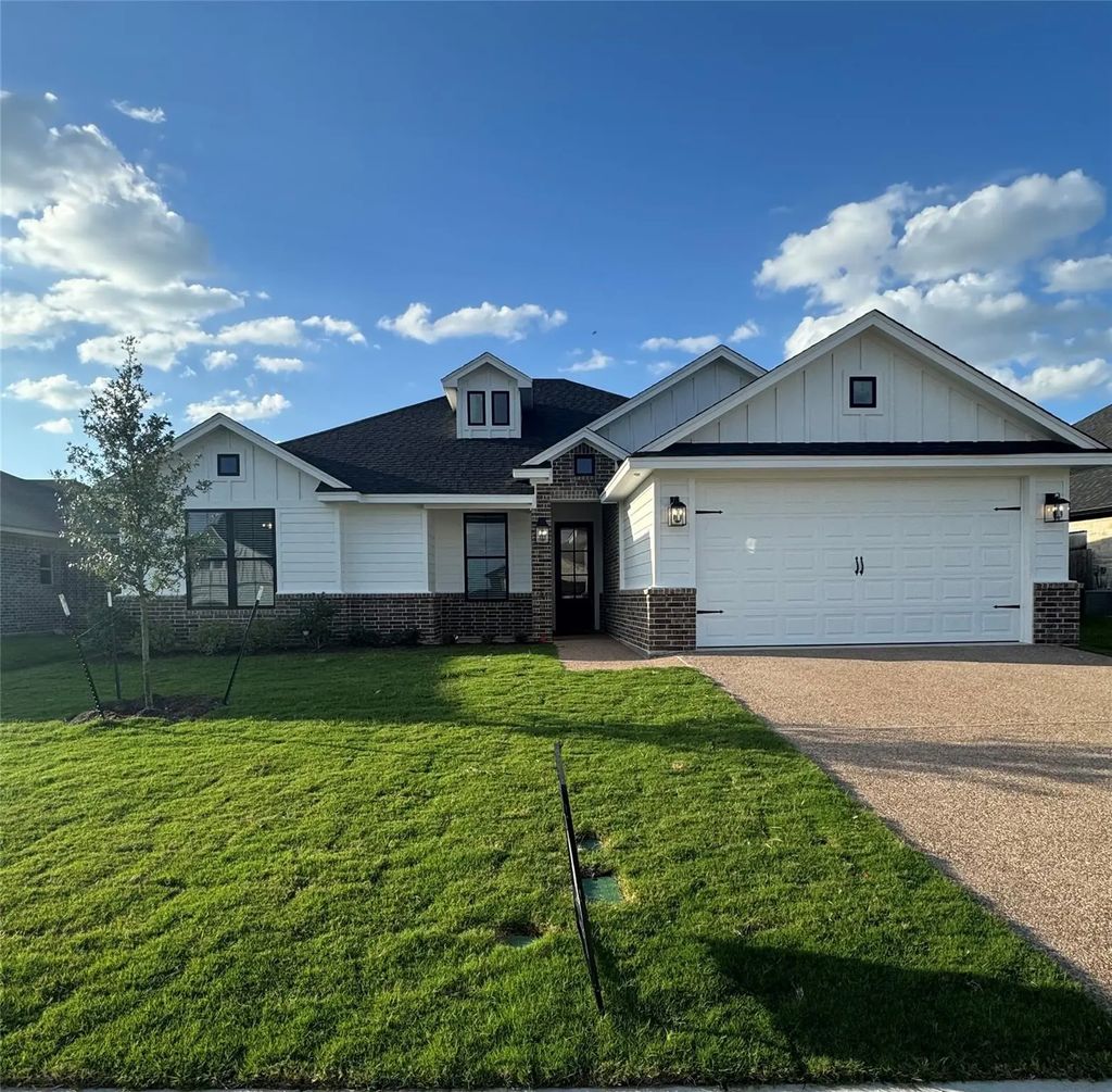 10029 Braided Briar Lane, Waco