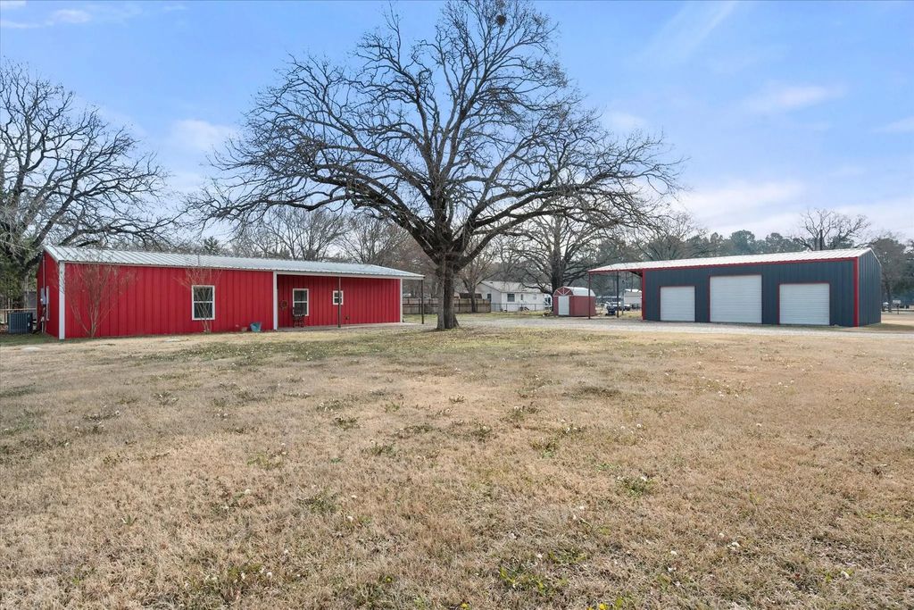 330 Southern Oaks Drive, Streetman