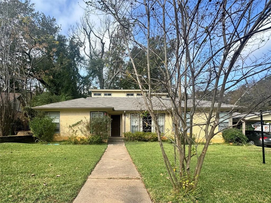 2605 W Azalea Drive, Tyler