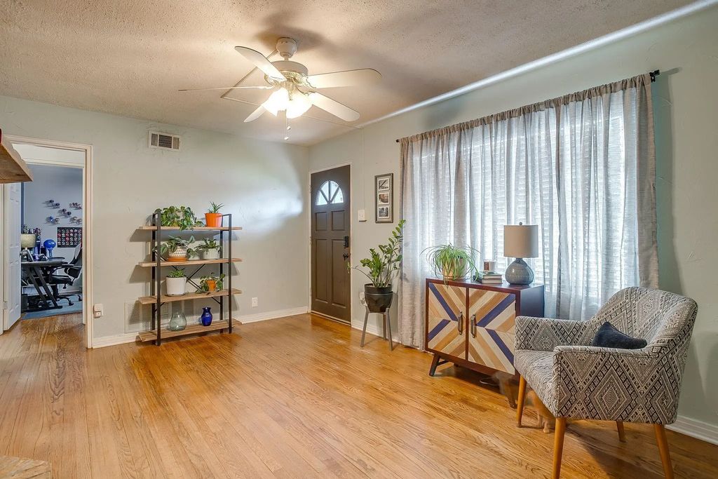 605 Schieme Street, River Oaks