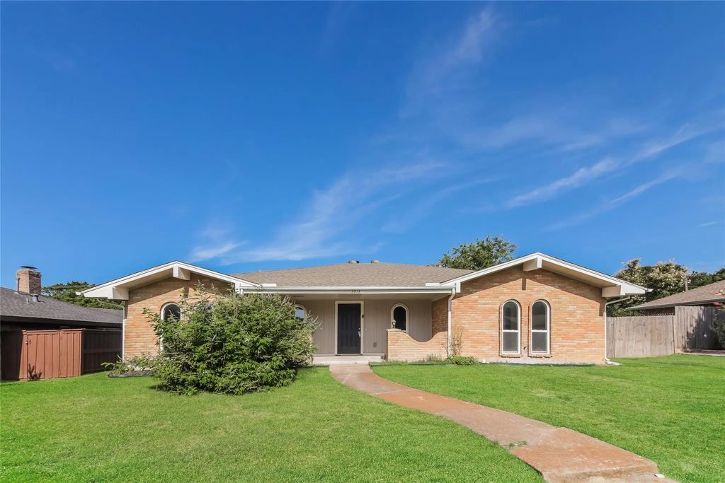 3013 Roundrock Trail, Plano
