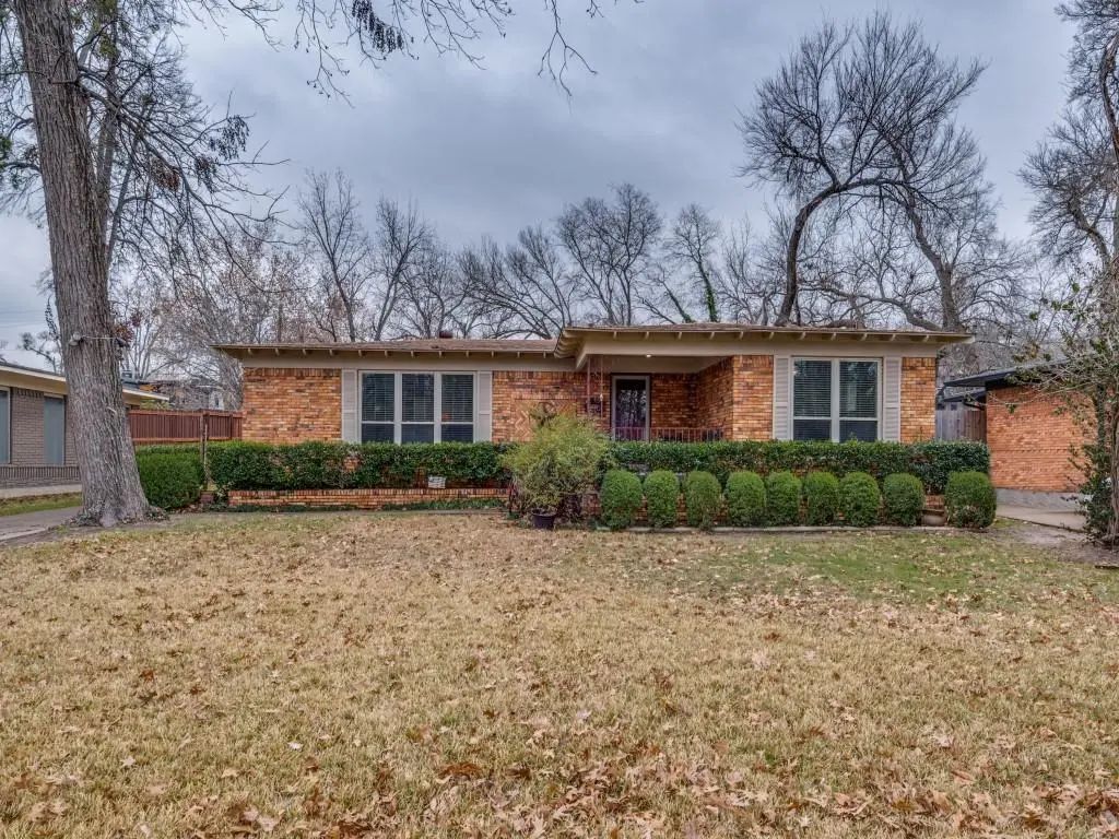 10422 Lake Gardens Drive, Dallas